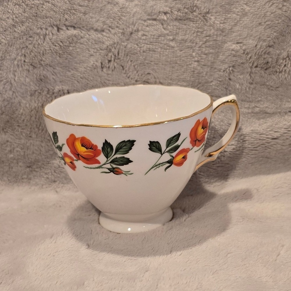 Royal Vale Bone China Teacup Orange Roses Gold Trim Made in England Patt 8166